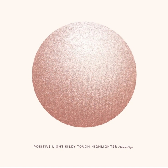 Rare Beauty Positive Light Silky Touch Highlighter Mesmerize - Picture 3 of 4